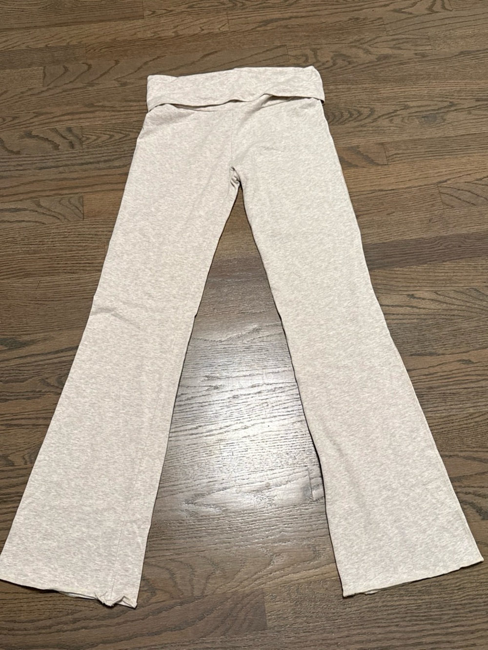 SKIMS Cream Fold-Over Waist Flare Leggings in excellent condition size medium.